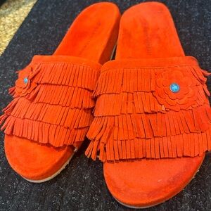 Manitobah suede fringe slides. Size 8.